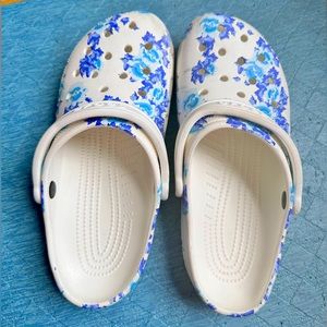 Blue Floral Size 10 W, 8 M Crocs